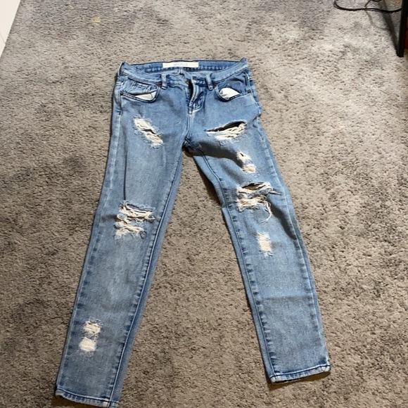 Brandy Melville Distressed Washed Skinny Jeans - Picture 2 of 7